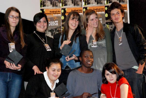 Le jury lycéen 2010 et sa présidente la cinéaste Angèle Diabang.
