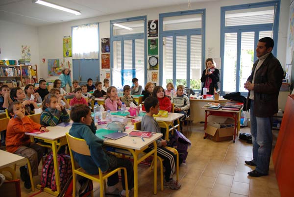 Mohamed Nadif avec les élèves - FCAPA 2009 - Apt - les photos