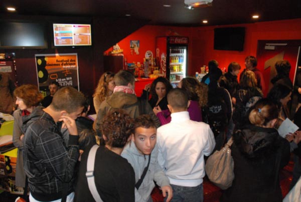 Séance scolaire, hall du cinéma Cinémovida