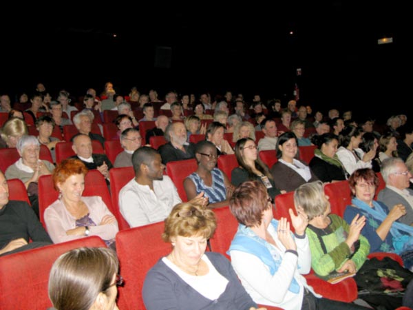 Cinémovida, salle 3, second rang :    Danielle Bruel, Lionel Méta, Angèle Diabang et le jury scolaire.