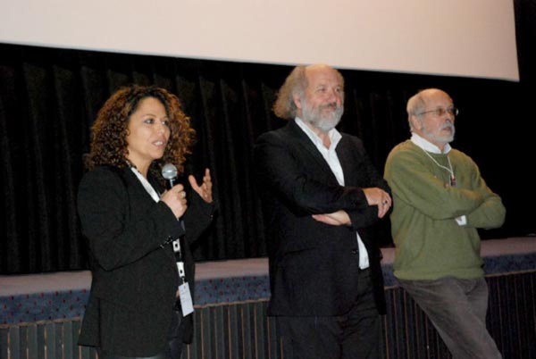 Cité scolaire d'Apt, la réalisatrice Dalila Énnadre (J'ai tant aimé)  le Proviseur M Cohen-Coudar et Dominique Wallon, Président du Festival.   